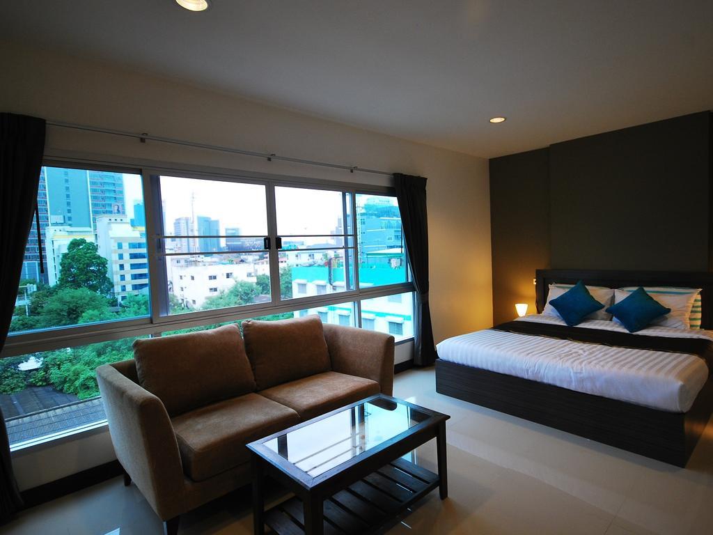 Baan Mina Aparthotel Bangkok Exterior photo